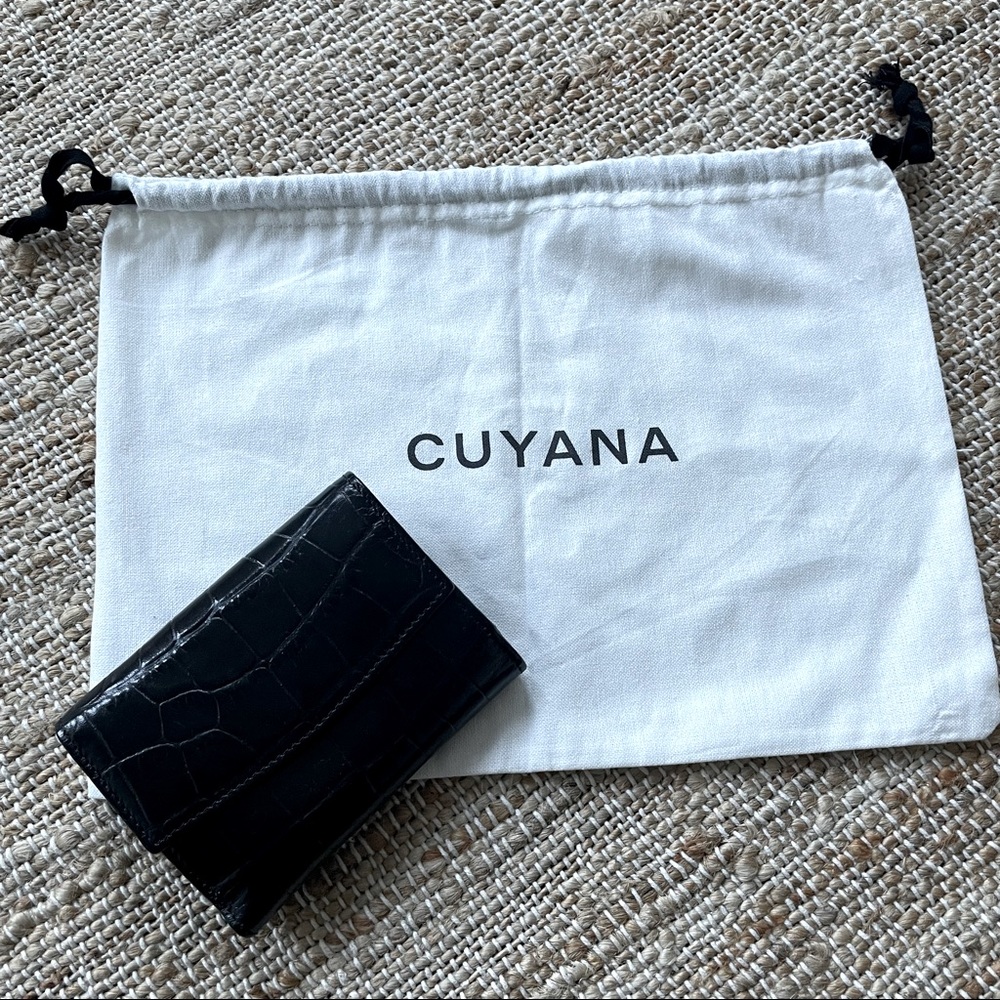 Cuyana Black Embossed Leather Wallet
